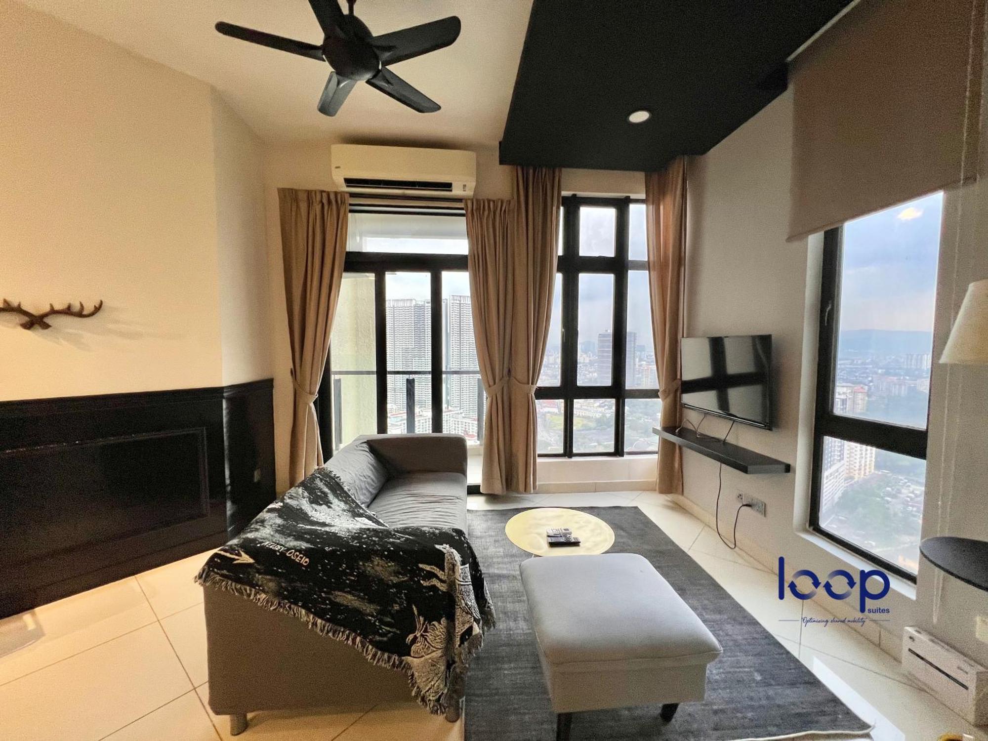 J Dupion By Loop Apartment