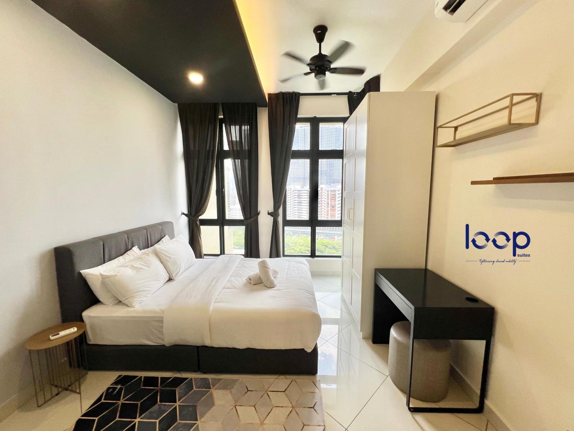 J Dupion By Loop Apartment *